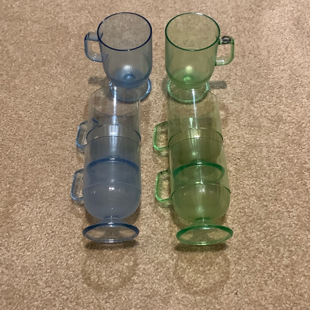 Tupperware cups with handle
